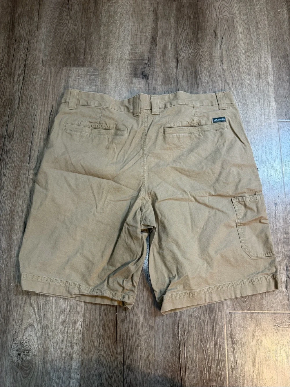 Men's Columbia Omni-Shield shorts, zipper closure